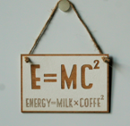 E=MC2 Drewniana zawieszka 15X10 cm HUMOR