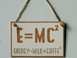 E=MC2 Drewniana zawieszka 15X10 cm HUMOR